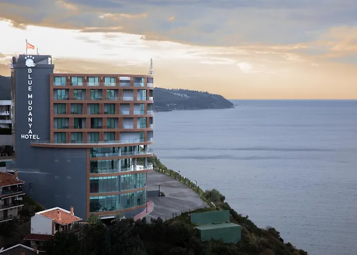 Hotel with pool: Blue Mudanya Hotel